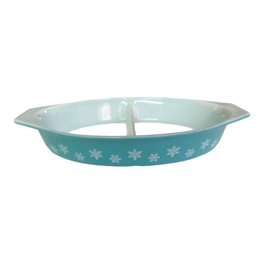 Vintage Pyrex Snowflake 1 1/2 QT Divided Serving Dish w/Lid
